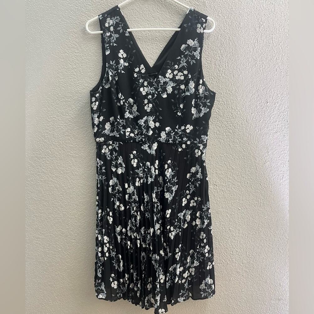 Banana Republic Factory Black and White Floral Pleated Skirt Dress Size 12